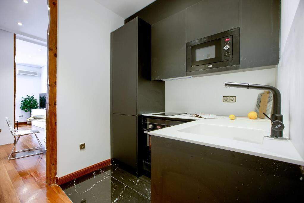 Apartment Flat In The Location-comen-2-de