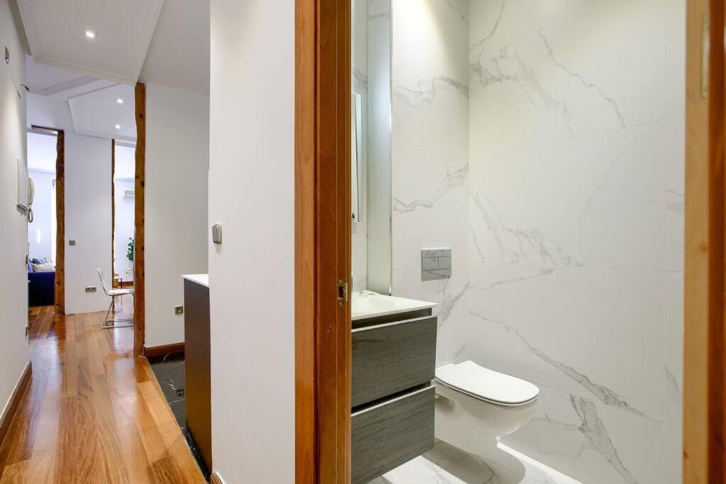 Flat In The Location-comen-2-de Apartment